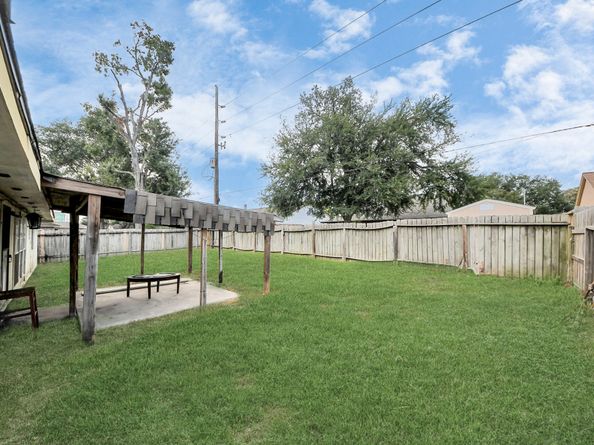 13610 Piney Oaks Drive, Houston TX 77065