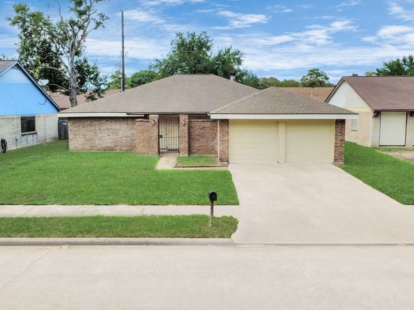 13610 Piney Oaks Drive, Houston TX 77065