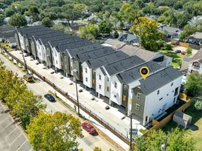 4127 De George Street, Houston TX 77009