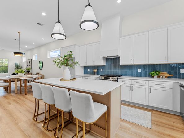 4127 De George Street, Houston TX 77009