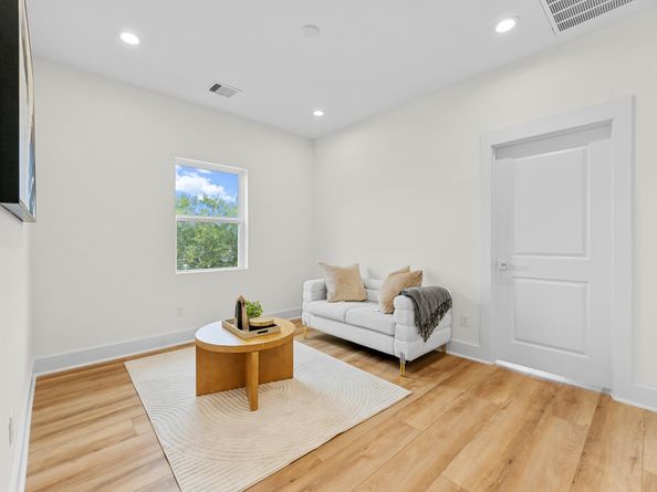4127 De George Street, Houston TX 77009