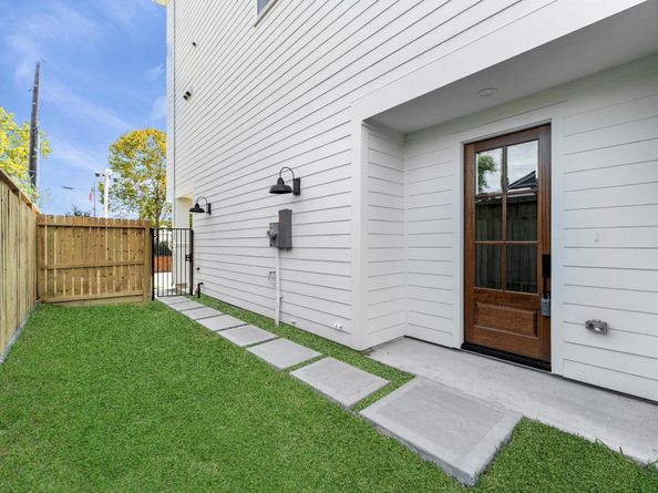 4127 De George Street, Houston TX 77009