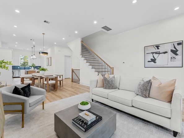4127 De George Street, Houston TX 77009