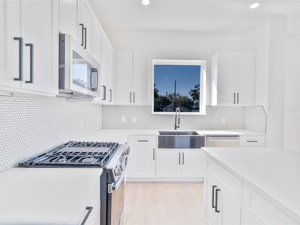 3210 A & B Retta Street, Houston TX 77026