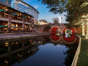 163 N Hawkhurst Circle, The Woodlands TX 77354