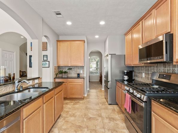 163 N Hawkhurst Circle, The Woodlands TX 77354