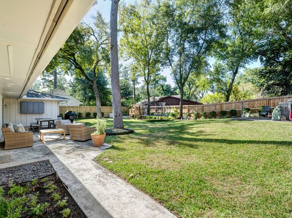 1827 Peer Drive, Houston TX 77043