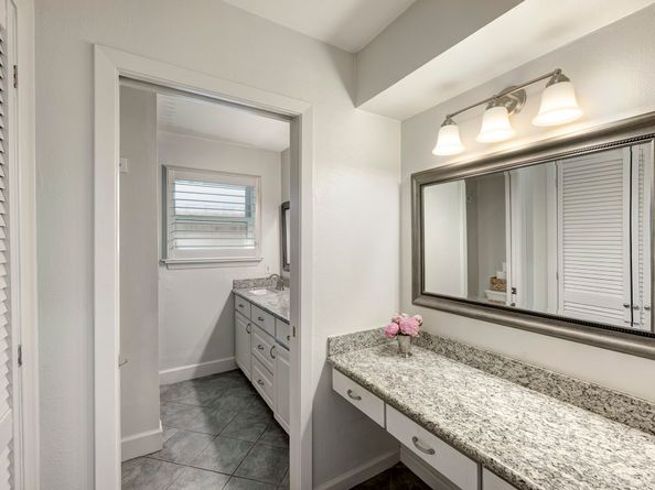 1827 Peer Drive, Houston TX 77043