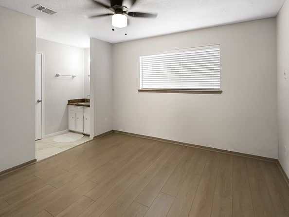 13798 Hollowgreen Drive 305, Houston TX 77082