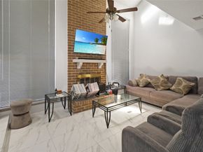 13798 Hollowgreen Drive 305, Houston TX 77082