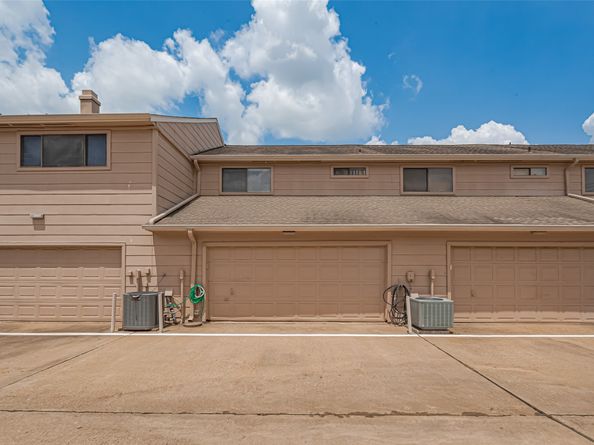 13798 Hollowgreen Drive 305, Houston TX 77082