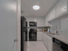 13798 Hollowgreen Drive 305, Houston TX 77082