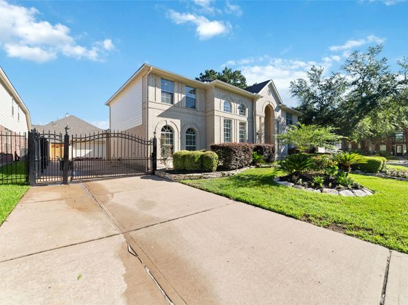 16602 Blue Vista Drive, Houston TX 77095