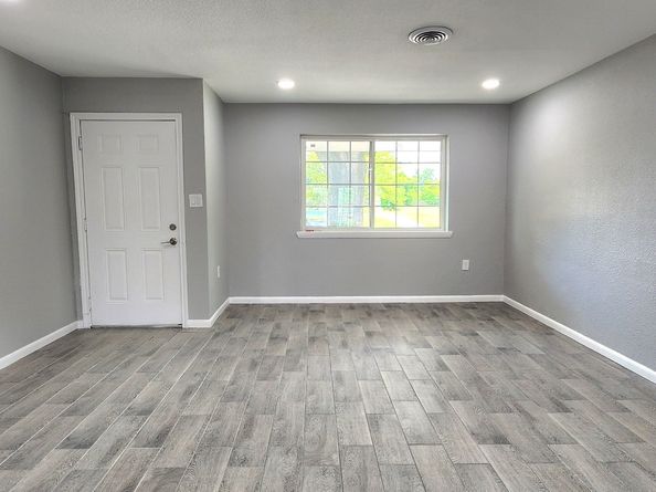 5914 Newquay Street, Houston TX 77085