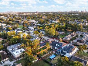 7512 SHADYVILLA Lane, Houston TX 77055