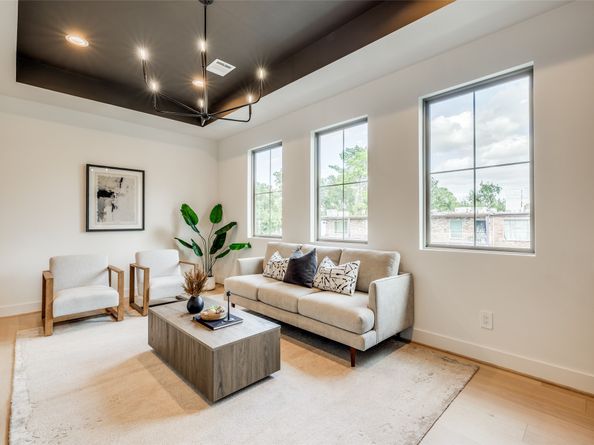 7512 SHADYVILLA Lane, Houston TX 77055