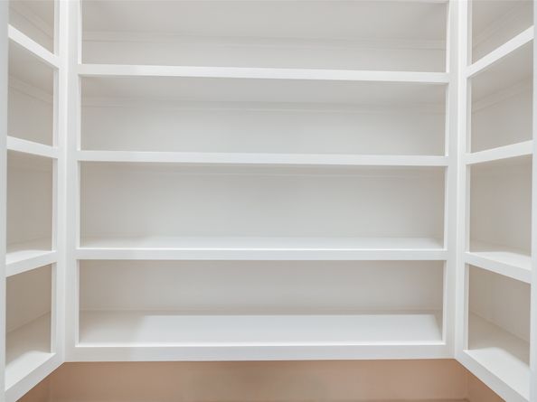 7512 SHADYVILLA Lane, Houston TX 77055