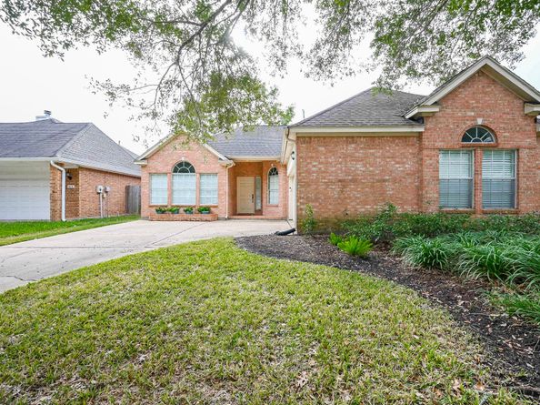 4606 Topaz Trail Drive, Sugar Land TX 77479