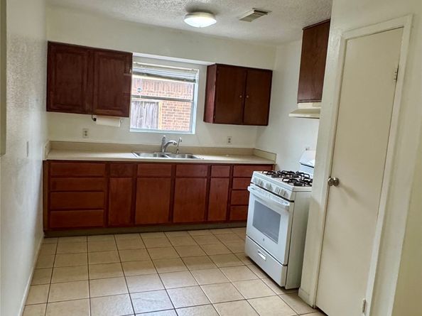 8842 Barton Street, Houston TX 77075