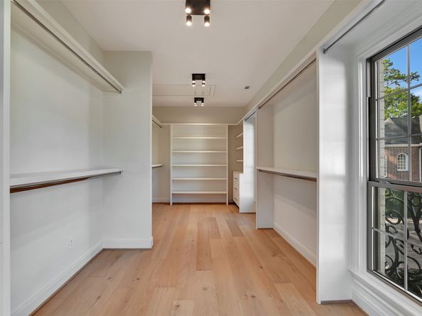 74 Briar Hollow Lane, Houston TX 77027