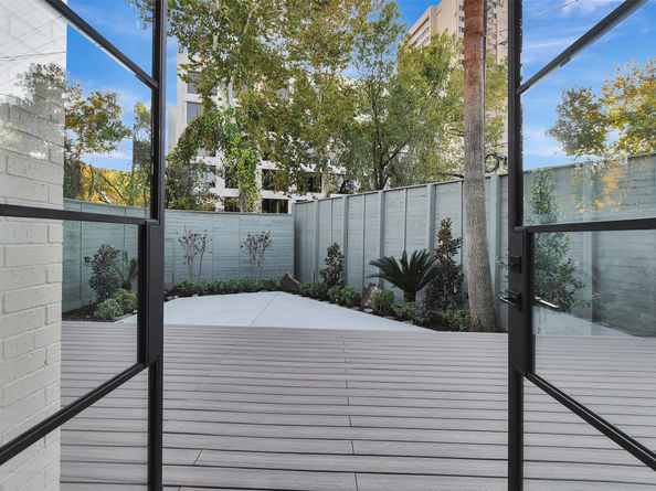 74 Briar Hollow Lane, Houston TX 77027