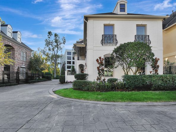 74 Briar Hollow Lane, Houston TX 77027