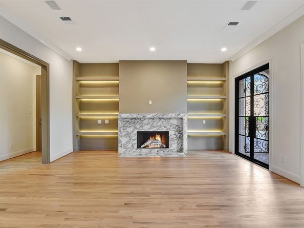 74 Briar Hollow Lane, Houston TX 77027