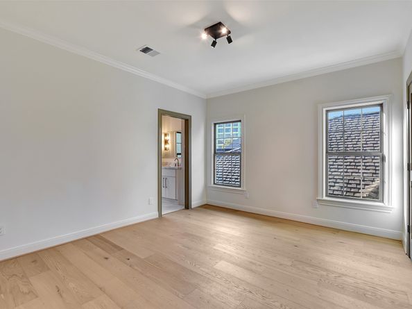 74 Briar Hollow Lane, Houston TX 77027