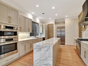 74 Briar Hollow Lane, Houston TX 77027