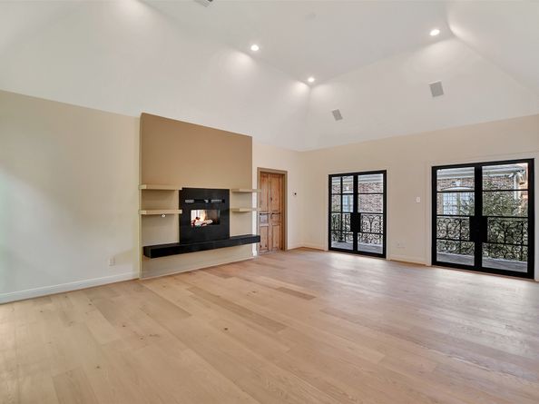 74 Briar Hollow Lane, Houston TX 77027