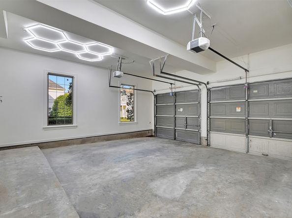 74 Briar Hollow Lane, Houston TX 77027