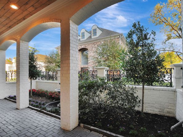 74 Briar Hollow Lane, Houston TX 77027