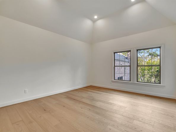 74 Briar Hollow Lane, Houston TX 77027