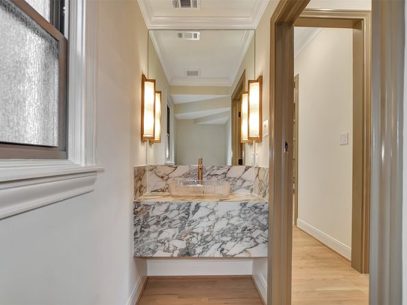 74 Briar Hollow Lane, Houston TX 77027