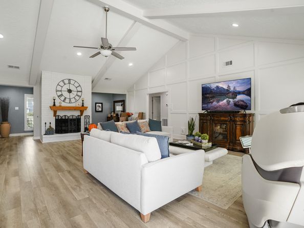 1006 Castle Hill Trail, Houston TX 77339