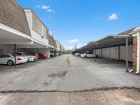 2647 Marilee Ln, Houston TX 77057