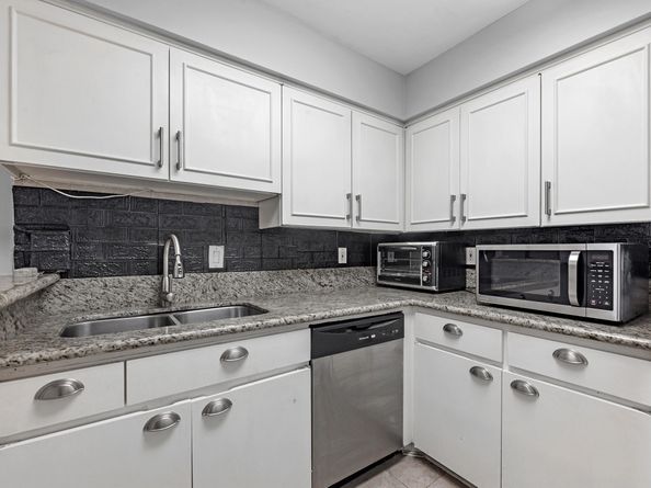 2647 Marilee Ln, Houston TX 77057