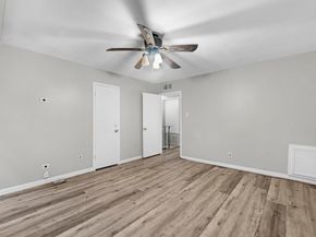 2647 Marilee Ln, Houston TX 77057