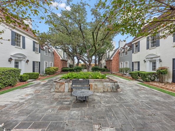 2647 Marilee Ln, Houston TX 77057