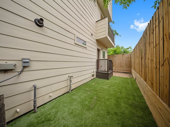 5739 Petty Street, Houston TX 77007