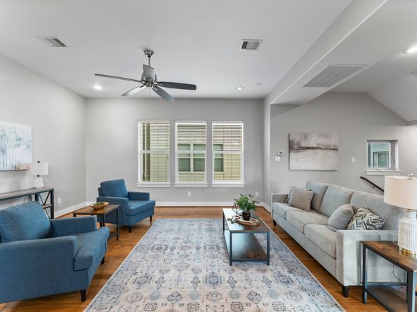 5739 Petty Street, Houston TX 77007