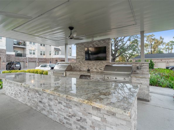 6804 Westview Drive 3205, Houston TX 77055