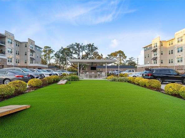 6804 Westview Drive 3205, Houston TX 77055