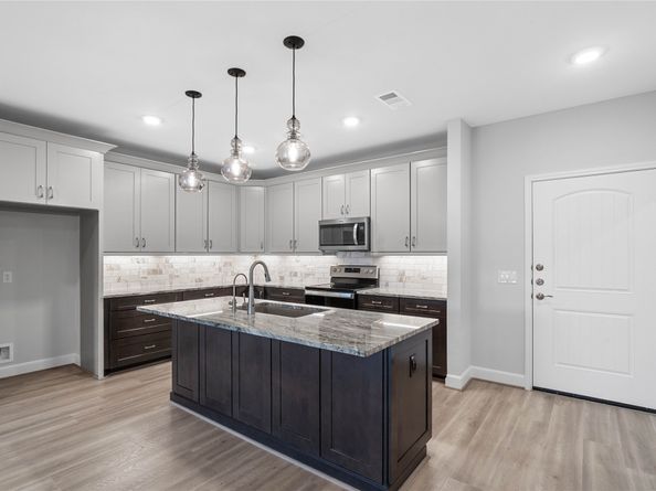 6804 Westview Drive 3205, Houston TX 77055