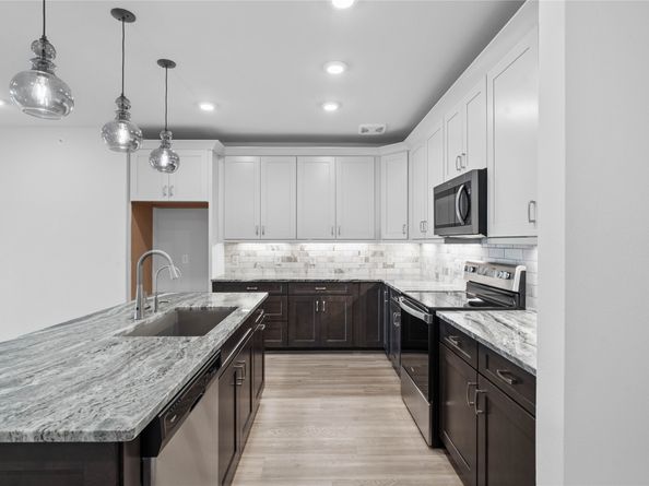 6804 Westview Drive 3205, Houston TX 77055