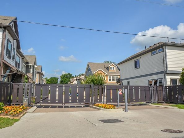 1110 Oakwood Pass, Houston TX 77043