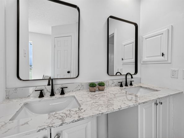 2403 Barrington Place Drive, Sugar Land TX 77478