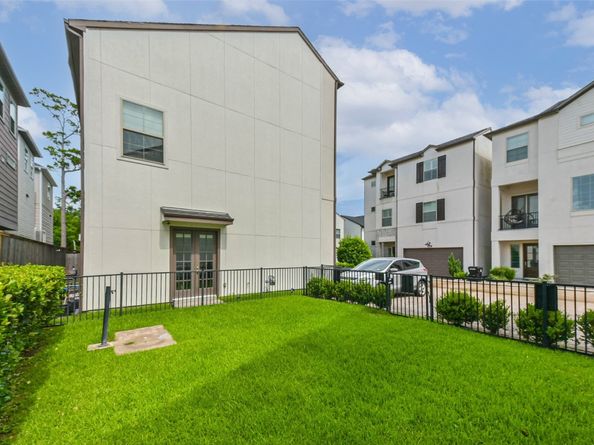 10914 Brookeshire Chase Lane, Houston TX 77043