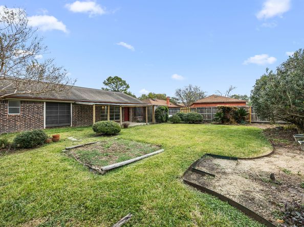 12123 Plumpoint Drive, Houston TX 77099