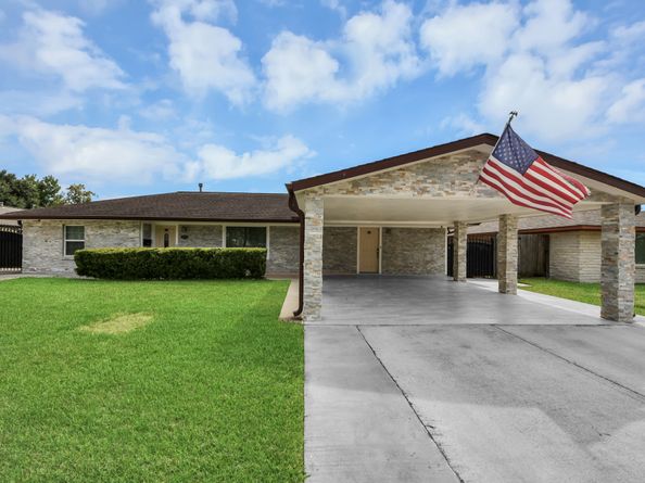 10939 Timberoak Drive, Houston TX 77043
